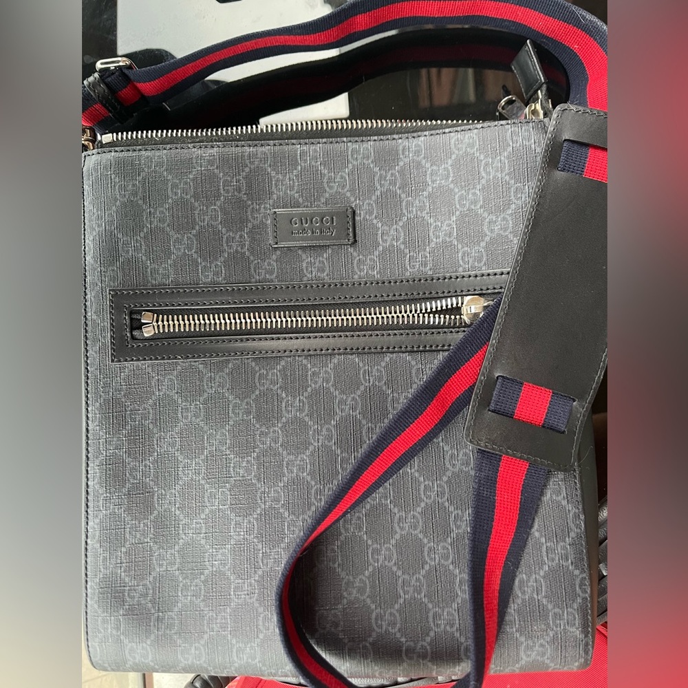 Gucci GG Supreme messenger bag